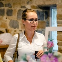 Eliane B. Email