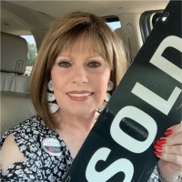 Young Real Estate LLC Employee Linda Collier's profile photo