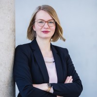 Simone Hau Email