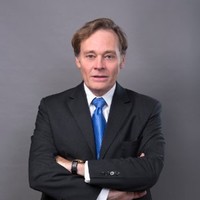 E-mail e número de telefone de Nicolas Bazire