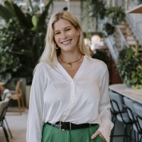 Lara Beukes Email