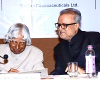 E-mail e número de telefone de Ketan Patel