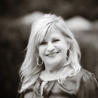 Hometown Real Estate Employee Glenna Ross's profile photo