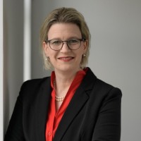 Bettina Hoch Email