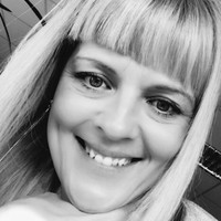 Kriszta Madacsay-Veréb Email