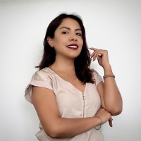 Carol Herrera León Email