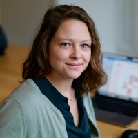 Eva Loopik Email