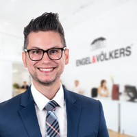 Blue Realty Employee Victor Bradford's profile photo