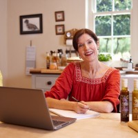 Lara Green Email & Phone Number