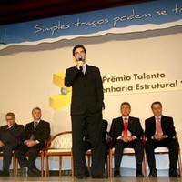 Raphael Mendonça Email & Phone Number