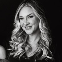 Camila Kochhann Email