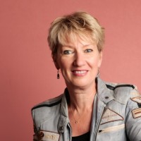 Eline Oversier Email & Phone Number