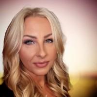 SKYLOTEC GmbH Employee Leah Shook's profile photo