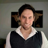 Lukasz Solek Email