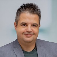 Benjamin Stauß Email