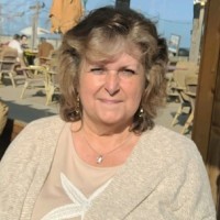 Thea de Vries Email