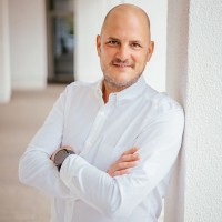 Frederik Becker Email