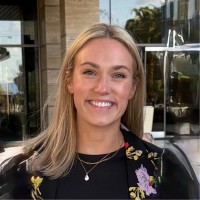 Simplify Employee Paisley Nardini's profile photo