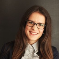 Dóra Krix Email