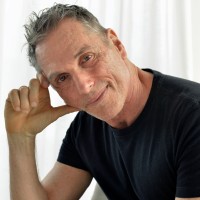 Email e telefono di Vicente Wolf