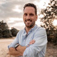 Arian MacHielsen Email