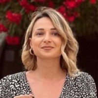 EM Cosmetics Employee Bella Everett's profile photo