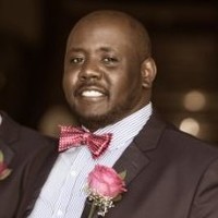 E-mail e número de telefone de Robert McCormick Jr.