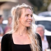 Julia van de Kamp Email & Phone Number