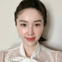 Kohn Gallery Employee Marian Nghiem's profile photo