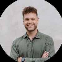 Fantastic Frank Real Estate Employee Niklas H's profile photo