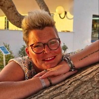 Esther Augustijn Email