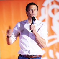 Nik van Dam Email
