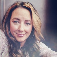 Elizabeth Dias Email & Phone Number