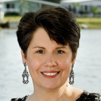 Stories of You Books Employee Suzanne Fox's profile photo
