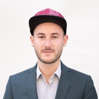 Adrian König Email