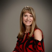 CRE Consultants - Commercial Real Estate Employee Roxanne McCreadie's profile photo
