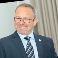 E-mail e número de telefone de Barry Thompson