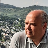 Peter van Namen Email