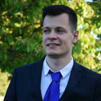 Adrián Takács Email