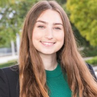 TroopTravel - Where do we meet? | Travel cost, time, visa , CO2, policy, etc. in Employee Leah Jablon's profile photo
