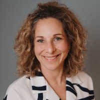 Anna Istenes Email