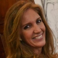 Editora InVerso Employee Cristina Jones's profile photo