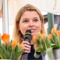Suzanne de Groot Email