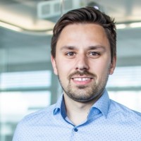 Lukas Neuerburg Email