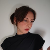 insert identity Employee Emma Lucescu's profile photo