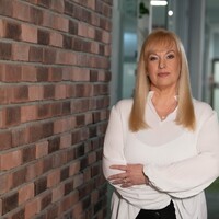 Alenka Kesar Email