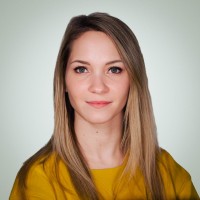 Szandra Karakai Email