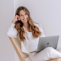 Lara Rossi Email