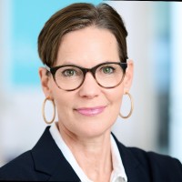 Corinna Kuss Email