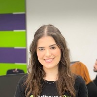 49 educação Employee Luana Costa's profile photo